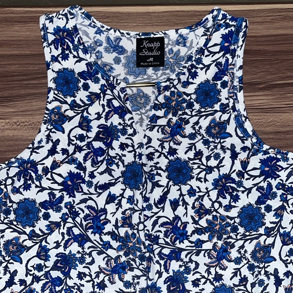 KNAPP STUDIO WHITE TANK WITH blue floral design - Picture 4 of 11